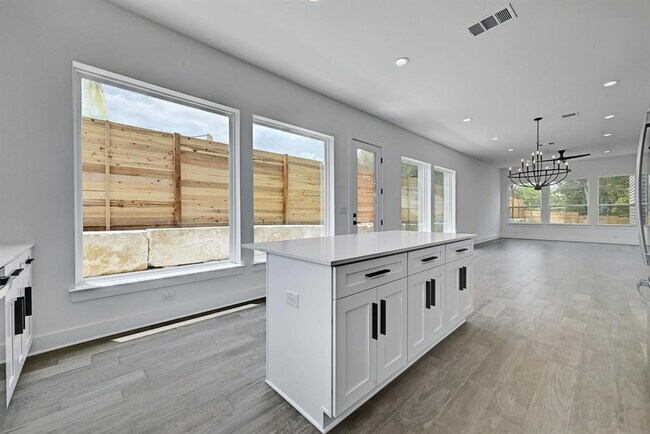 Building Photo - 2308 Maxwell Ln
