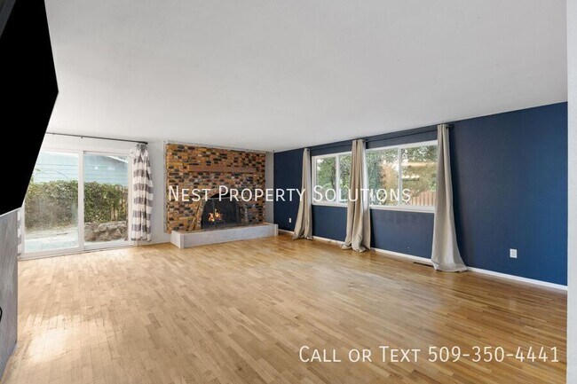 Building Photo - 603 N Crestview Dr