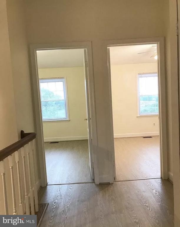 Building Photo - 8043 Merry Oaks Ct