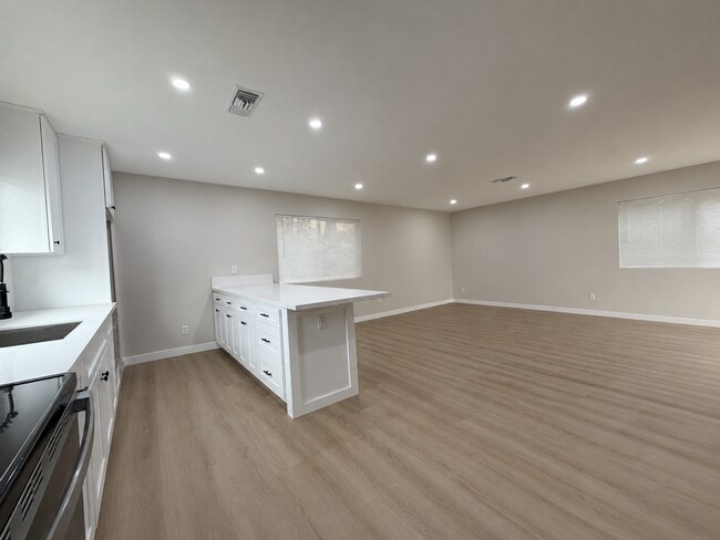 Building Photo - 11705 Woodley Ave