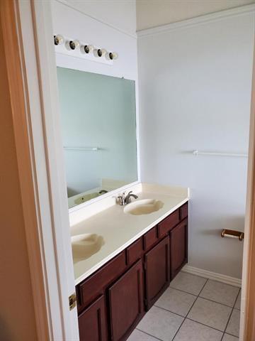 Building Photo - 1317 Lakeshore Dr