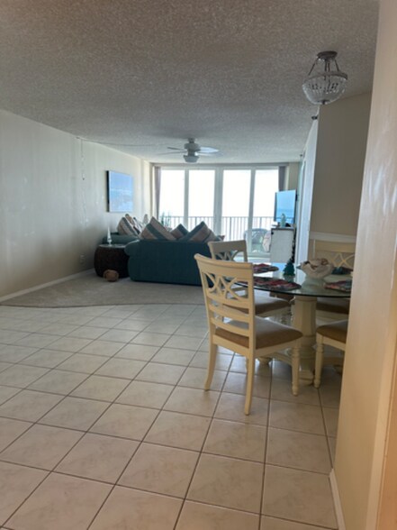 Building Photo - 9650 S Ocean Dr