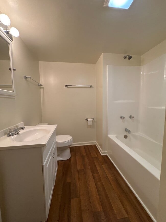 Building Photo - Spacious 3 Bed / 2 Bath Duplex in Lebanon – Comfortable Living with Convenient Location