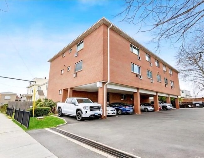 Primary Photo - 15 Victory St