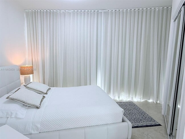 Building Photo - 18201 Collins Ave