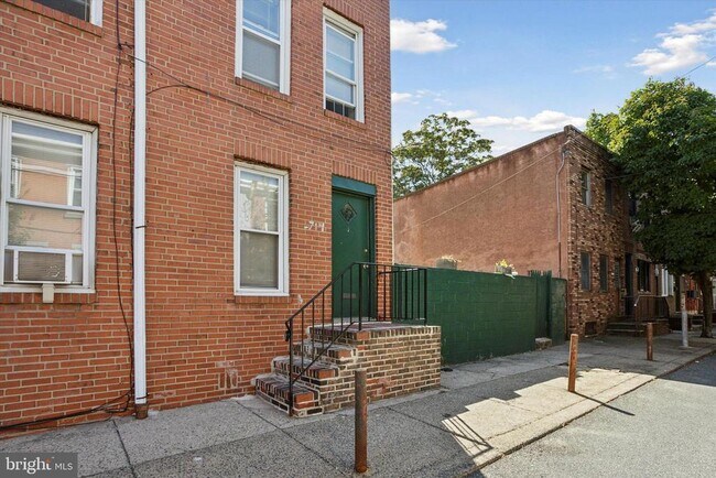 Building Photo - 714 Tasker St