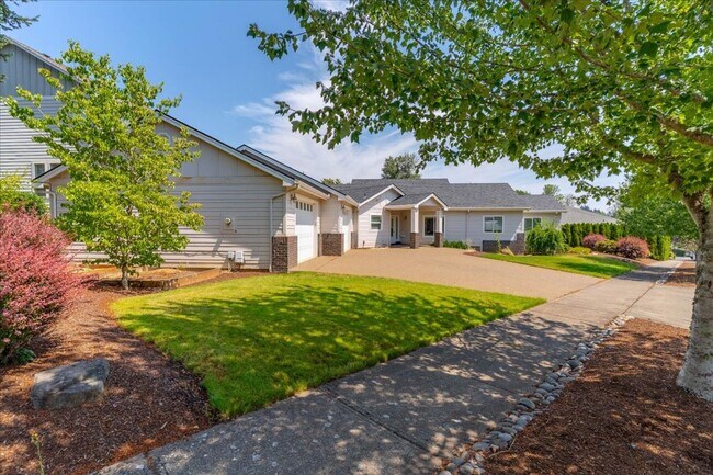 Building Photo - Contemporary West Salem Home