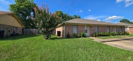 Building Photo - Beautiful 2-Bedroom Duplex in Longview! Co...