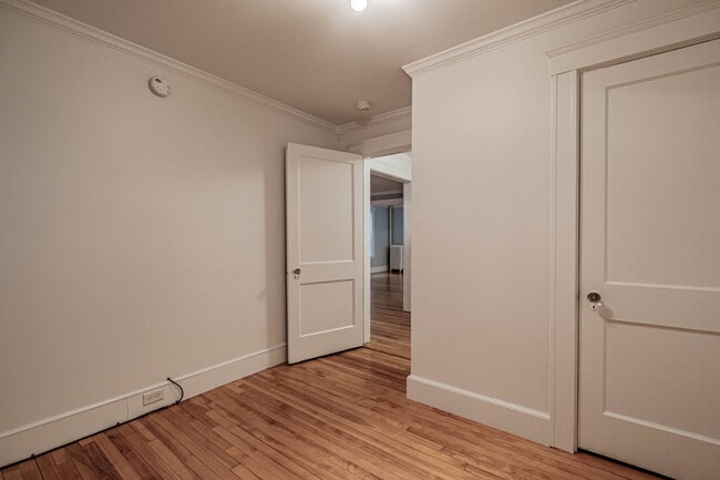 Building Photo - 197 Pine St