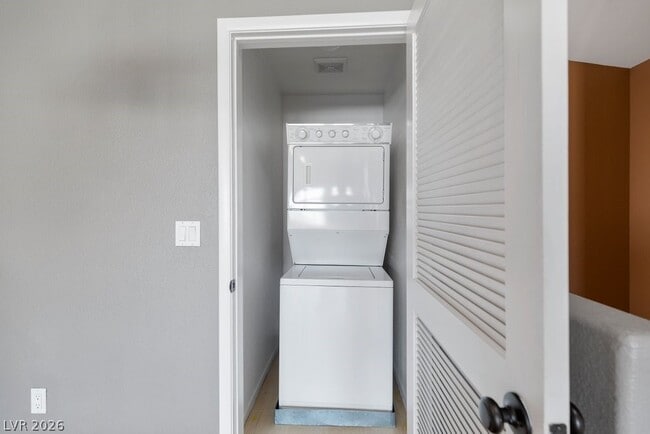 Building Photo - 9333 Leaping Deer Pl