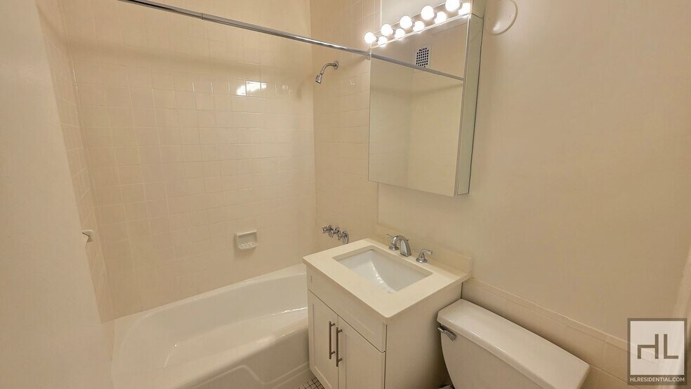 Building Photo - Midtown East 2-Bed, 2-Bath with Private Patio