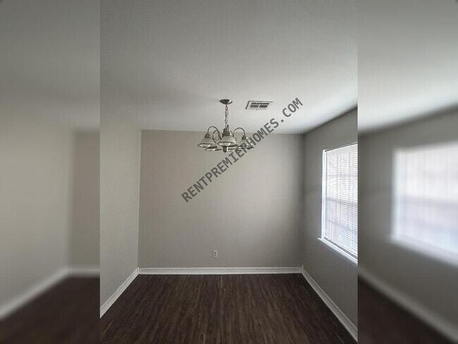 Building Photo - 9406 E 37th Ct