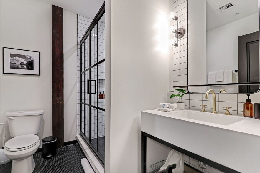 Building Photo - 1148 S Peters St