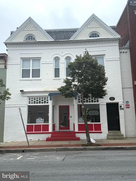 Building Photo - 106 S Market St