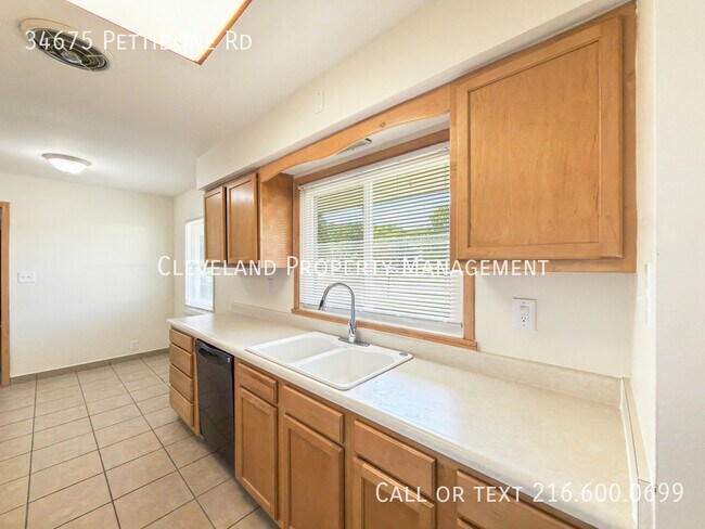 Building Photo - 34675 Pettibone Rd