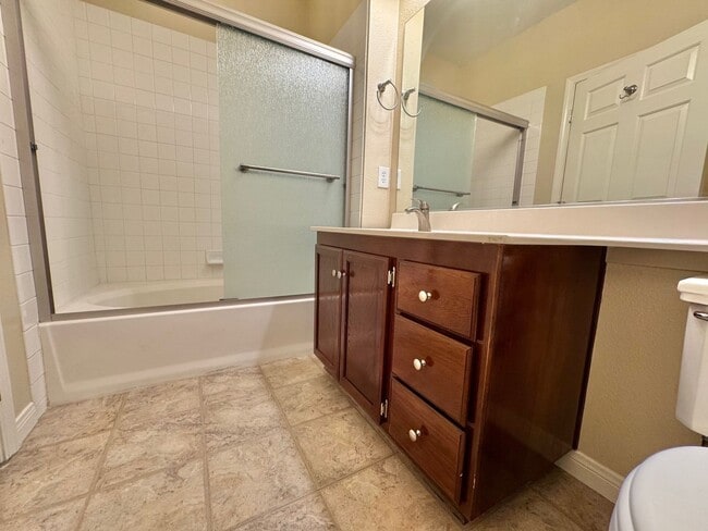 Building Photo - SPACIOUS 3 BEDROOM 2 FULL BATH CONDO IN GA...