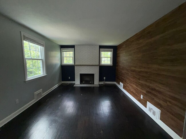 Building Photo - Beautifully Updated 4 Bedroom Cape Cod