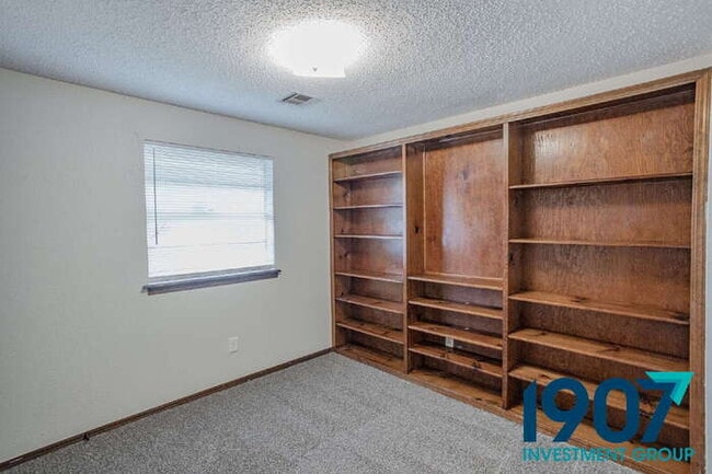 Building Photo - Charming 3-Bedroom Home in Moore with Spac...