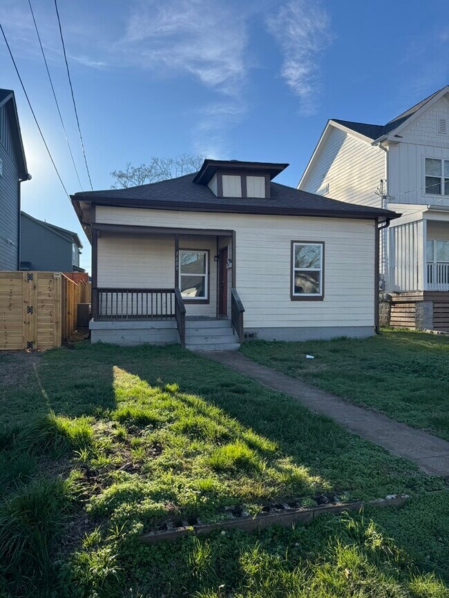 Building Photo - 1609 17th Ave N