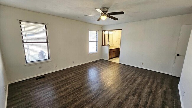 Building Photo - 9005 Tracy Dr