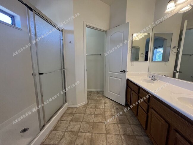 Building Photo - BEAUTIFUL 3 BEDROOM 2 BATHROOM HOME IN GLE...