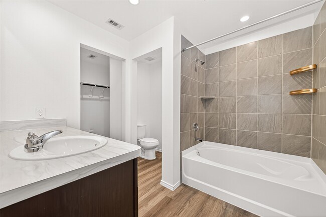 Building Photo - 1710 Legacy Hills Dr