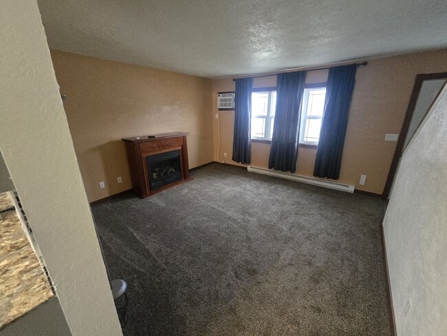 Building Photo - Townhome available NOW!