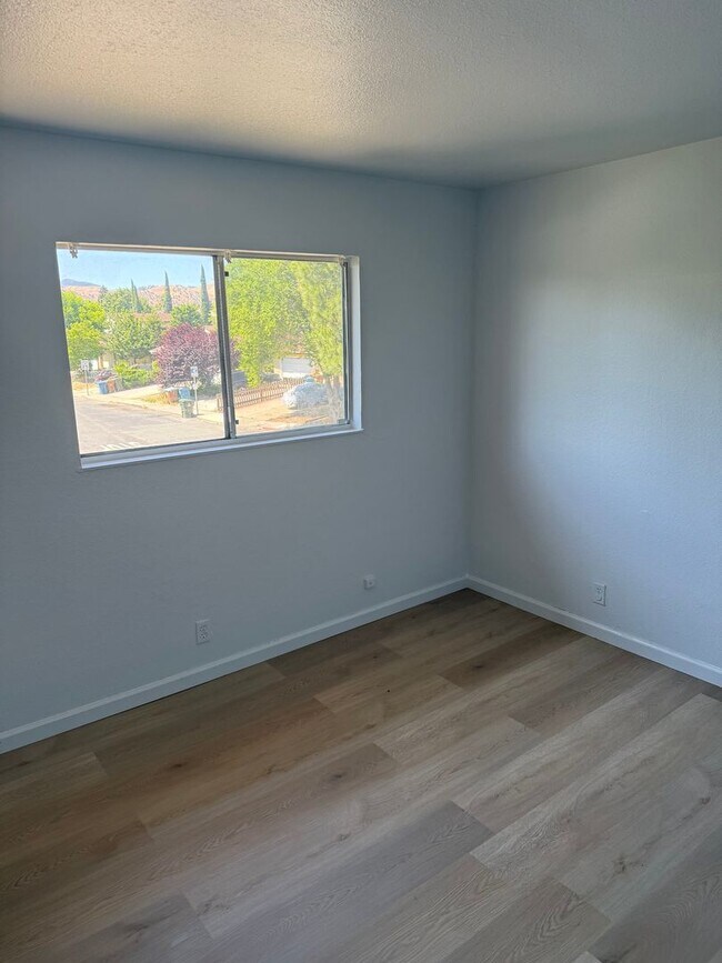 Building Photo - Pleasant 2-Bedroom, 1-Bath Condo in Antioc...