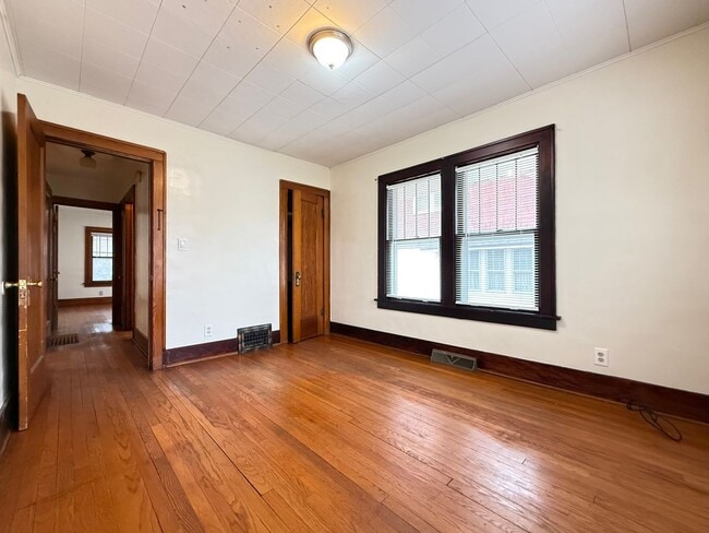 Building Photo - Bright West End Home with Enclosed Porch, Fenced Yard & Garage