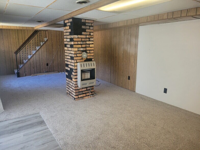 Building Photo - 807 Oak St