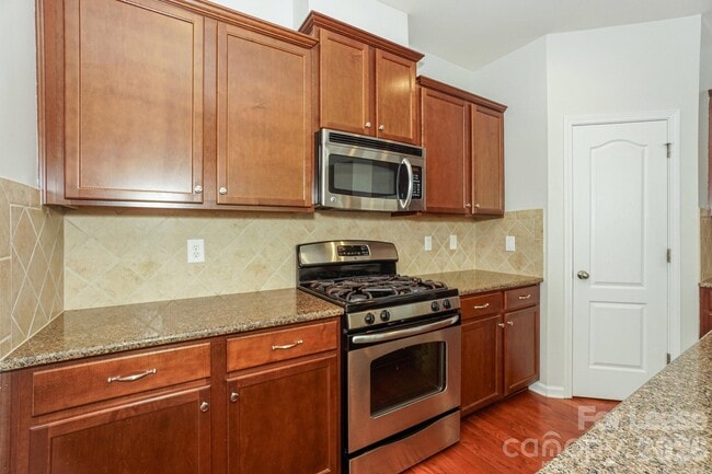 Building Photo - 8273 Viewpoint Lane