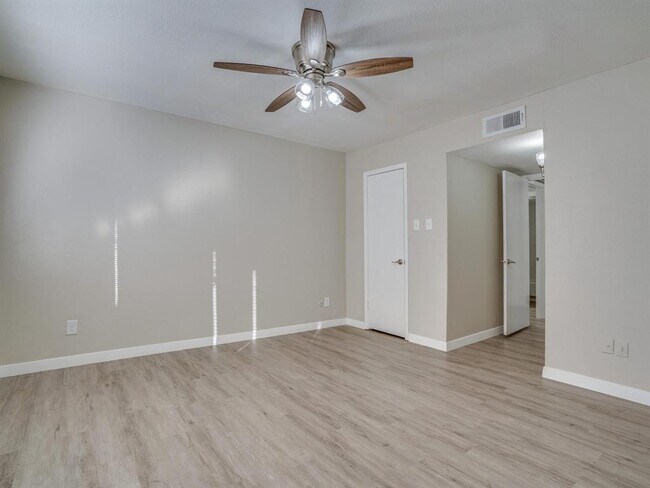 Building Photo - 10650 Steppington Dr