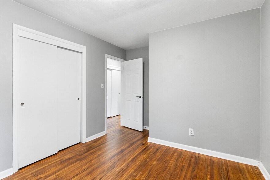 Building Photo - 1027 Curdes Ave