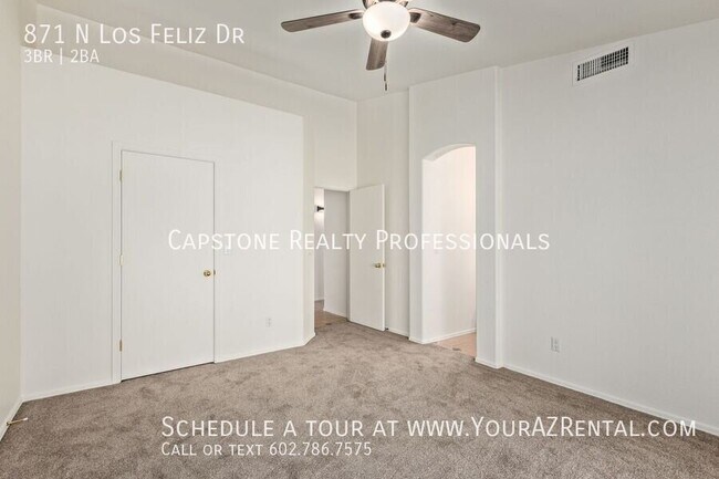 Building Photo - 871 N Los Feliz Dr