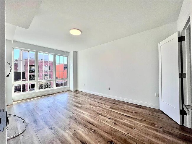 Building Photo - 23-29 30th Dr