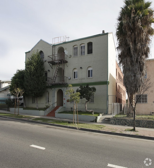 Primary Photo - 142 N Rampart Blvd