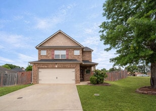 Building Photo - 2 Brentview Dr