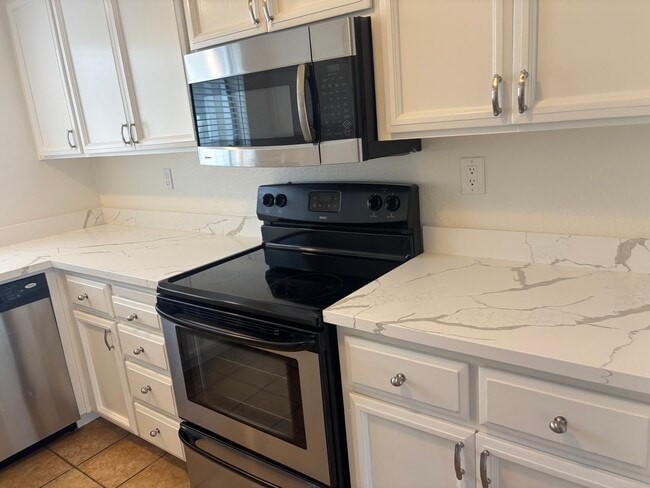 Building Photo - 267 S Wildwood