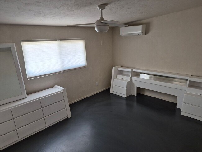 Building Photo - Custom Gem in 29 Palms!