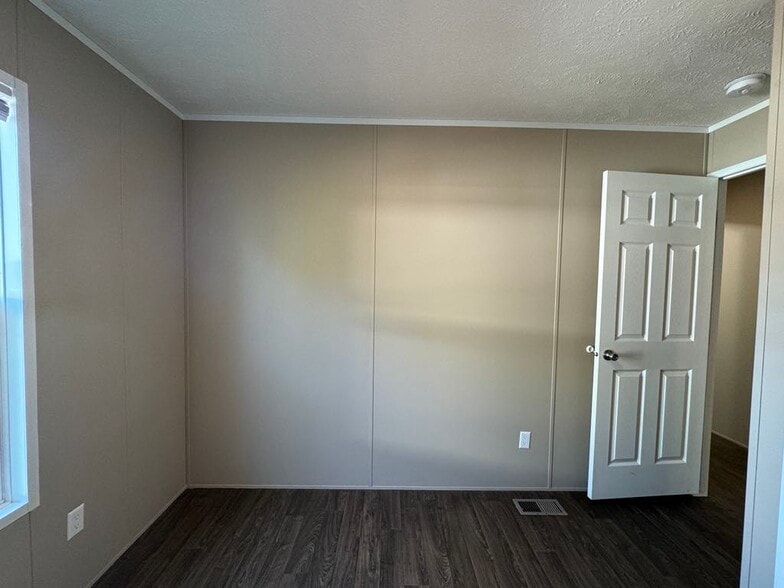 Building Photo - 2042 Marmoor Dr