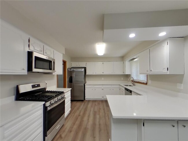 Building Photo - 14020 Raven St NW