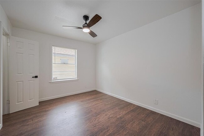 Building Photo - 2112 Walnut Ln