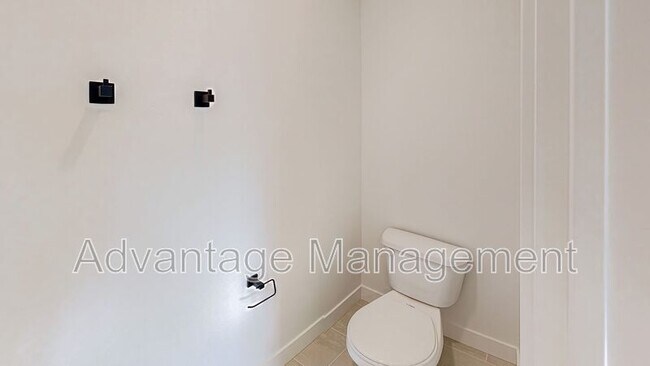 Building Photo - 7 S Moonlit Rd