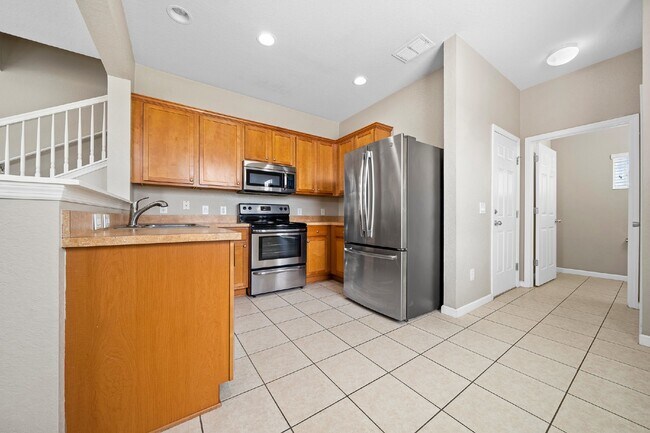Building Photo - Corner Unit ~ Lake View ~ Maintenance Free...