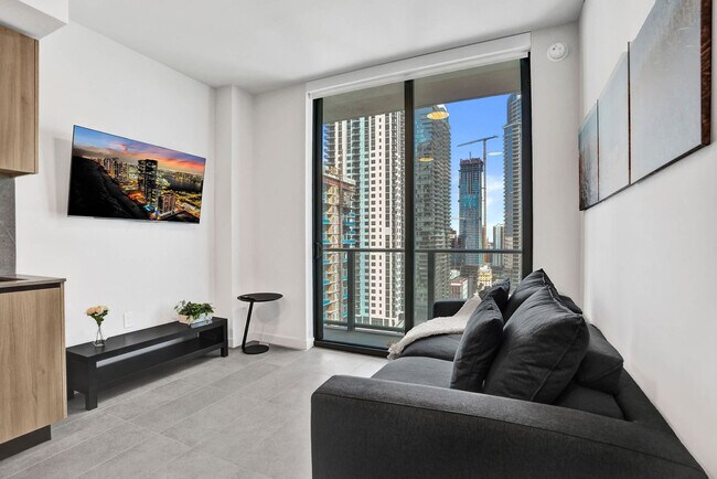 Building Photo - 121 NE 5th St