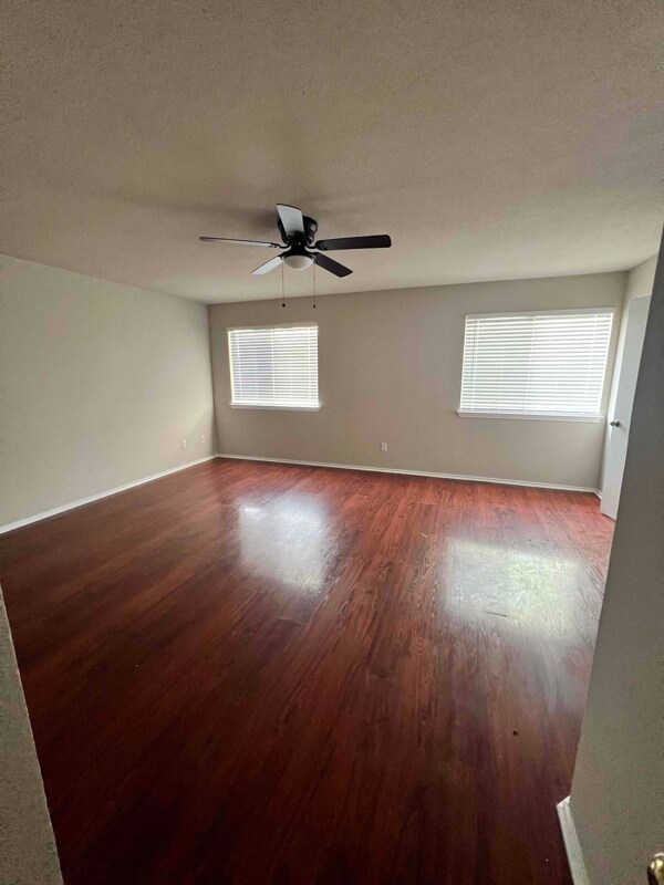 Building Photo - 1000 Laurelleaf Dr