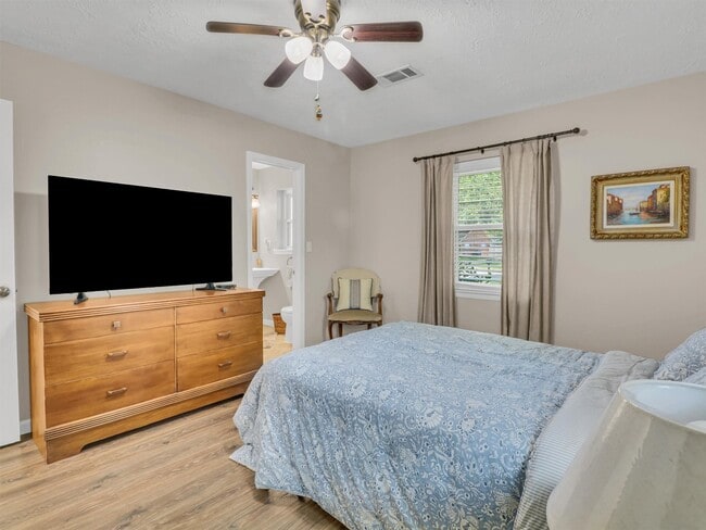 Building Photo - 805 Bluebonnet Ln