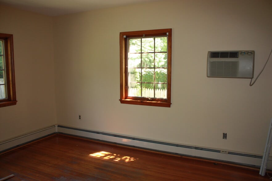 Building Photo - 64 Parkway Rd