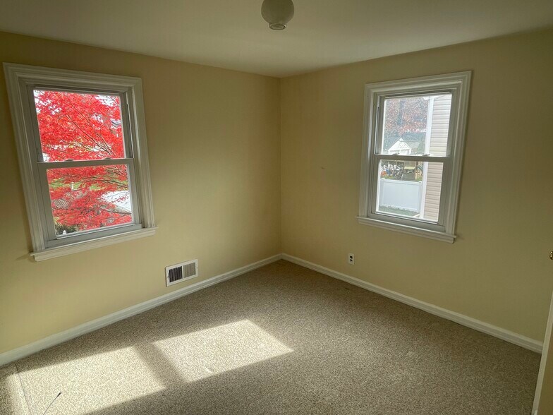 Building Photo - 17-35 11th St