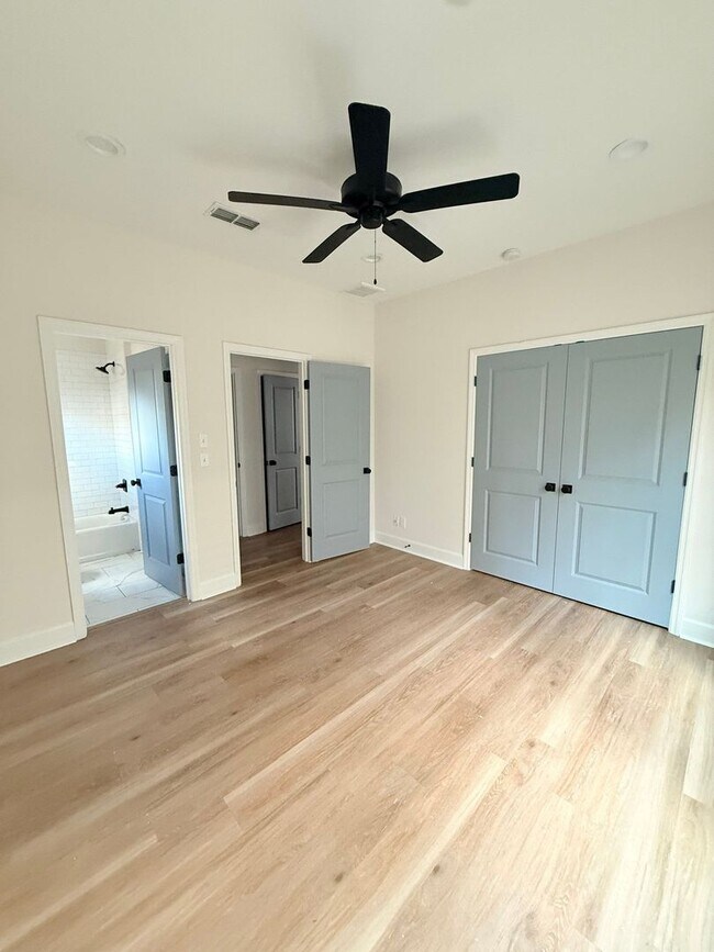 Building Photo - 1323 N Bronough St